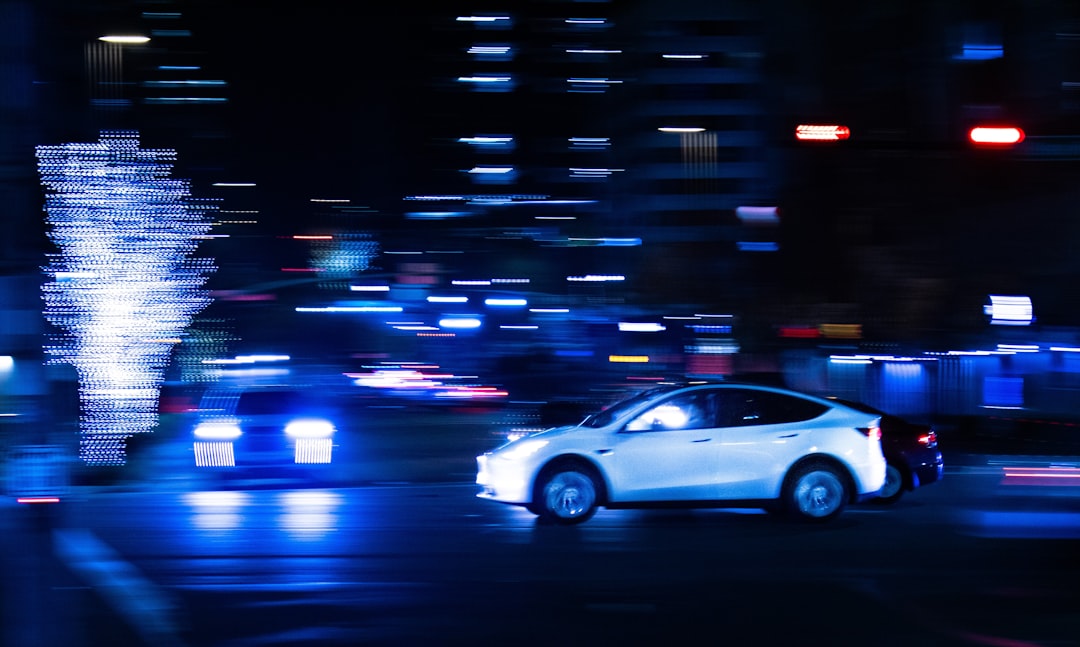 Geely, Lotus EV și Canada: Expansiune Chineză Sub Amenințarea Cibersecurității