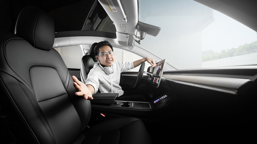 Tesla revoluționează siguranța auto: Airbaguri activate preventiv cu inteligență artificială