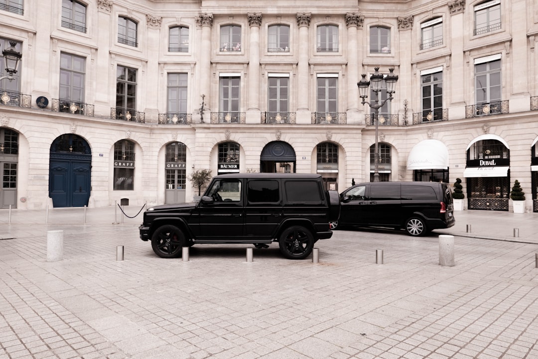 Raliul Prințeselor Richard Mille Transformă Place Vendôme într-un Salon Auto Clasic