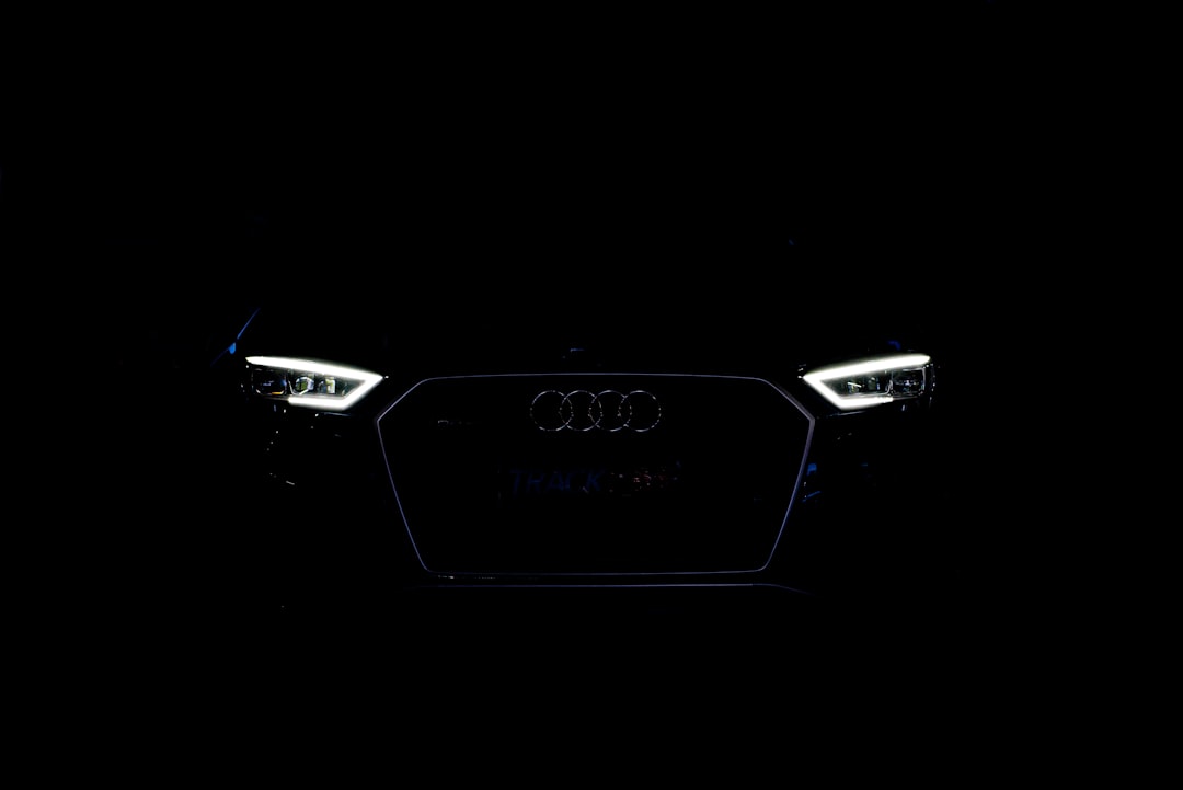 Audi Q9 Aduce Farurile Digital Matrix LED în SUA: O Decadă de Așteptare se Încheie